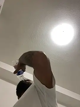 islandvybee55 online show from March 14, 4:43 am