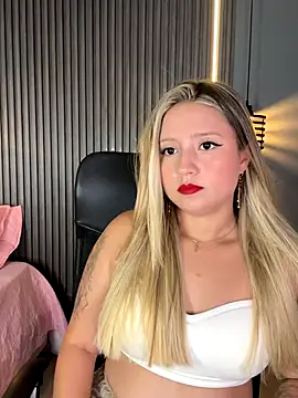 Snapshot of MiaPetit_ chatting on September 13, 11:37 pm MiaPetit online show from September 13, 11:37 pm