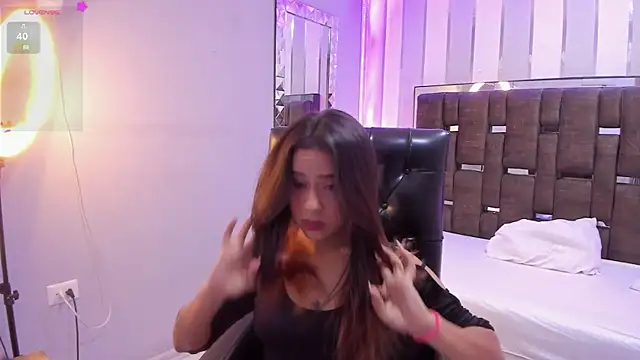 CookiesAndBoots online show from January 8, 5:05 am