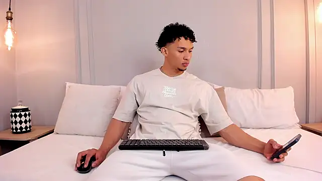 Dominick star online show from December 16, 3:33 am