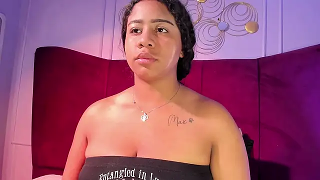Snapshot of Sofi_Fox_ chatting on April 4, 2:43 am Sofi Fox online show from April 4, 2:43 am