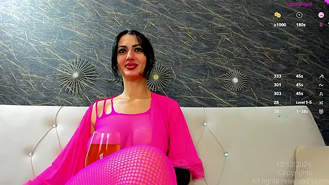 moona ray online show from December 14, 10:50 pm