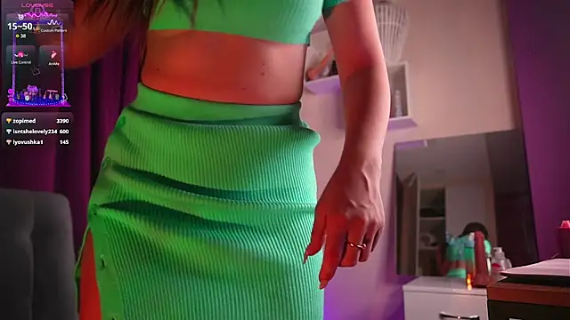 Snapshot of L1TWW chatting on October 14, 8:53 pm L1TWW online show from October 14, 8:53 pm