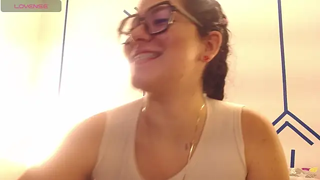 Snapshot of EsmeraldaSantoss chatting on December 19, 12:45 pm EsmeraldaSantoss online show from December 19, 12:45 pm