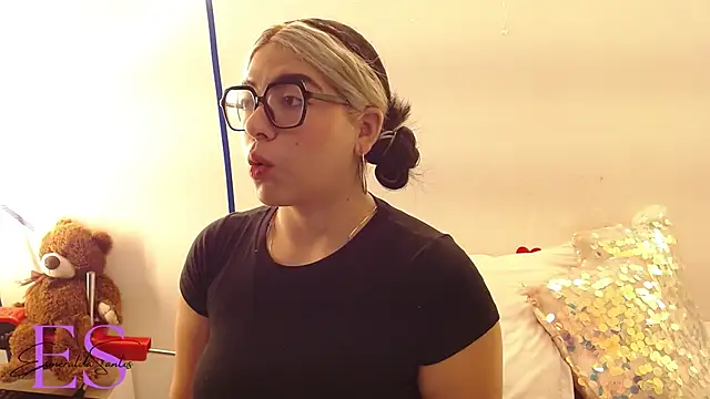 Snapshot of EsmeraldaSantoss chatting on February 19, 12:33 pm EsmeraldaSantoss online show from February 19, 12:33 pm