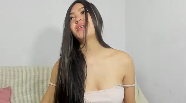 Sweet-Sophiee online show from December 10, 6:49 pm