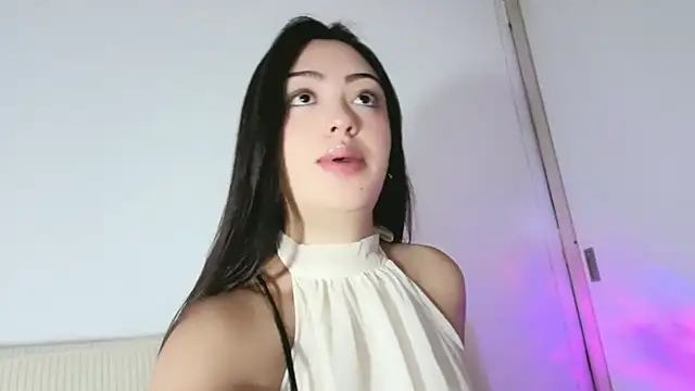 Snapshot of Sweet-Sophiee chatting on July 27, 1:45 am Sweet-Sophiee online show from July 27, 1:45 am