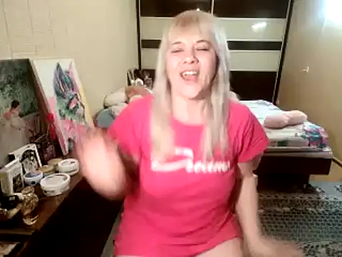 Snapshot of Lia_Laguna77 chatting on April 8, 6:57 am Lia Laguna77 online show from April 8, 6:57 am