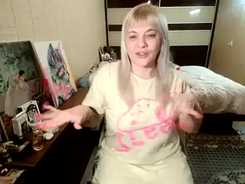 Snapshot of Lia_Laguna77 chatting on April 8, 7:36 pm Lia Laguna77 online show from April 8, 7:36 pm