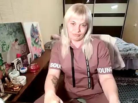 Snapshot of Lia_Laguna77 chatting on July 28, 6:20 pm Lia Laguna77 online show from July 28, 6:20 pm