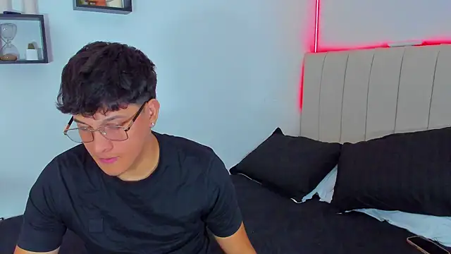 kittyandrick online show from April 8, 9:53 am