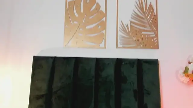 HollyHudsonn online show from January 7, 3:02 pm