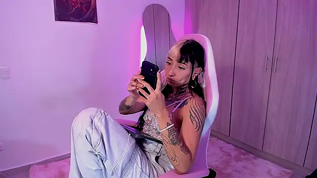 HollyHudsonn online show from March 14, 7:34 pm