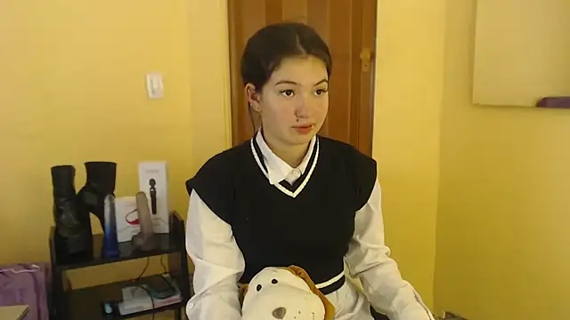 lilimini032 online show from September 17, 7:26 pm