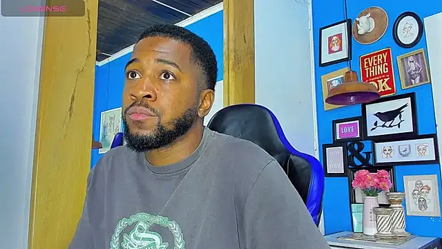 Snapshot of Drake_Nassir4 chatting on October 8, 9:23 pm Drake Nassir4 online show from October 8, 9:23 pm