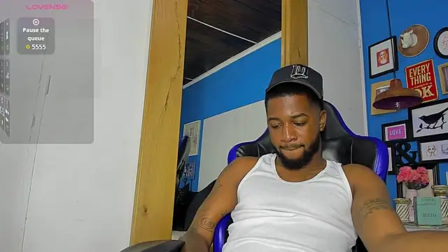 Snapshot of Drake_Nassir4 chatting on October 13, 9:15 pm Drake Nassir4 online show from October 13, 9:15 pm