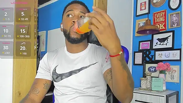 Snapshot of Drake_Nassir4 chatting on October 21, 8:53 pm Drake Nassir4 online show from October 21, 8:53 pm