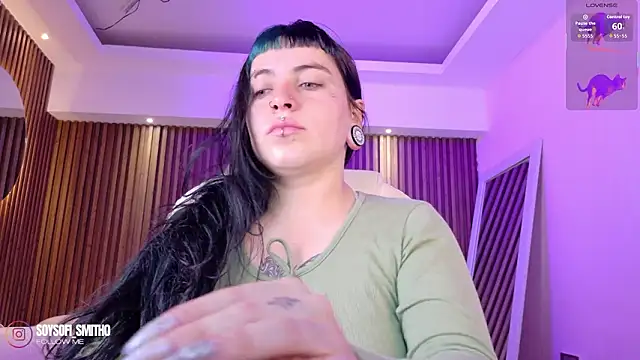 Snapshot of Lucy_Smith2 chatting on March 18, 3:53 am Lucy Smith2 online show from March 18, 3:53 am