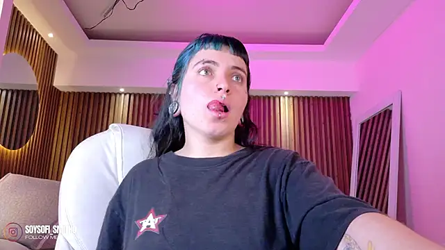 Snapshot of Lucy_Smith2 chatting on March 20, 3:55 am Lucy Smith2 online show from March 20, 3:55 am