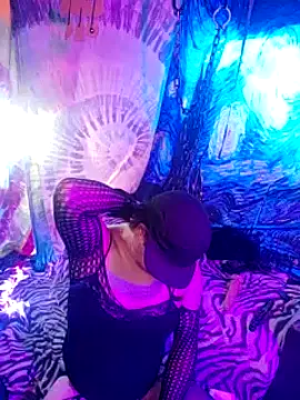 Snapshot of Boo-boo_kittyfux chatting on December 11, 1:49 pm Boo-boo kittyfux online show from December 11, 1:49 pm