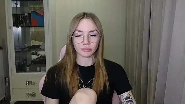 Snapshot of littlevildevil chatting on December 3, 4:28 pm littlevildevil online show from December 3, 4:28 pm