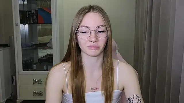 Snapshot of littlevildevil chatting on December 5, 2:22 pm littlevildevil online show from December 5, 2:22 pm