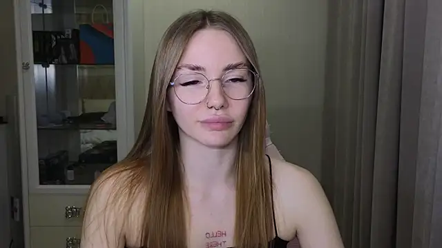 Snapshot of littlevildevil chatting on December 6, 2:49 pm littlevildevil online show from December 6, 2:49 pm