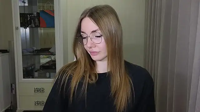 Snapshot of littlevildevil chatting on December 7, 12:35 pm littlevildevil online show from December 7, 12:35 pm