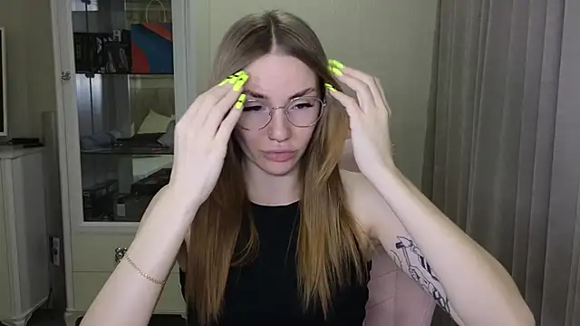 Snapshot of littlevildevil chatting on December 10, 11:11 am littlevildevil online show from December 10, 11:11 am