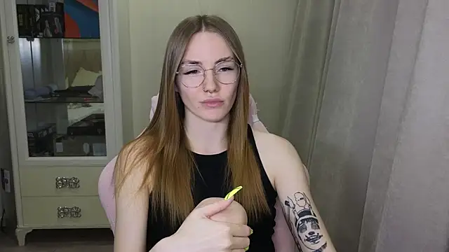 Snapshot of littlevildevil chatting on December 10, 2:17 pm littlevildevil online show from December 10, 2:17 pm