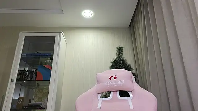 Snapshot of littlevildevil chatting on December 27, 2:43 pm littlevildevil online show from December 27, 2:43 pm