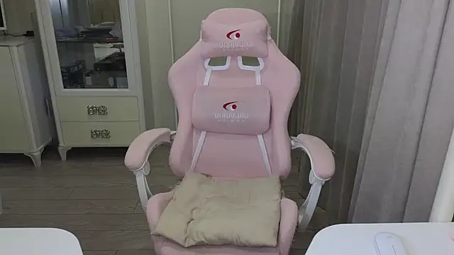 Snapshot of littlevildevil chatting on January 10, 3:06 pm littlevildevil online show from January 10, 3:06 pm