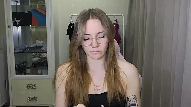 Snapshot of littlevildevil chatting on January 15, 11:10 am littlevildevil online show from January 15, 11:10 am