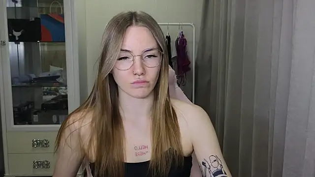 Snapshot of littlevildevil chatting on January 15, 2:13 pm littlevildevil online show from January 15, 2:13 pm