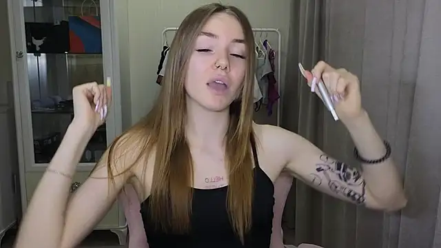 Snapshot of littlevildevil chatting on January 19, 11:34 am littlevildevil online show from January 19, 11:34 am