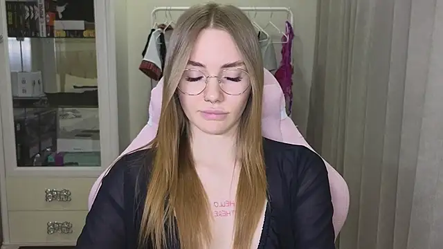 Snapshot of littlevildevil chatting on January 29, 2:32 pm littlevildevil online show from January 29, 2:32 pm