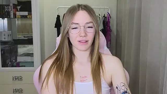 Snapshot of littlevildevil chatting on February 2, 10:13 am littlevildevil online show from February 2, 10:13 am