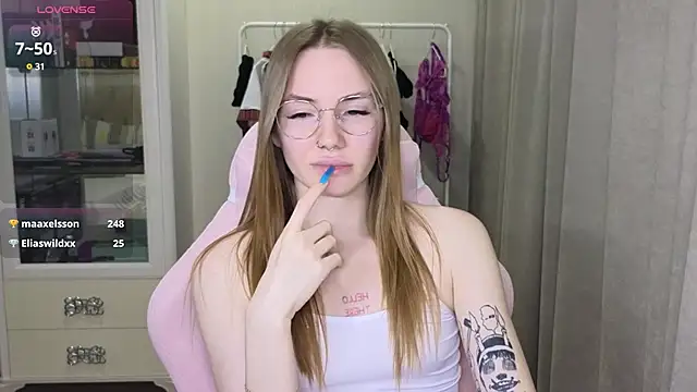 Snapshot of littlevildevil chatting on February 11, 3:40 pm littlevildevil online show from February 11, 3:40 pm