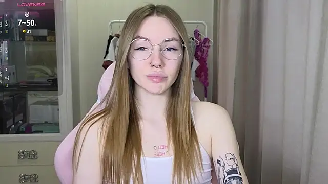 Snapshot of littlevildevil chatting on February 21, 11:44 am littlevildevil online show from February 21, 11:44 am