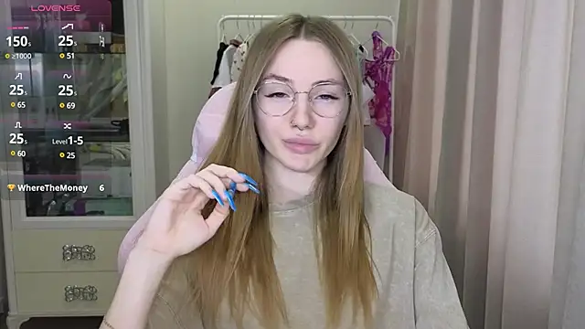 Snapshot of littlevildevil chatting on February 22, 10:18 am littlevildevil online show from February 22, 10:18 am