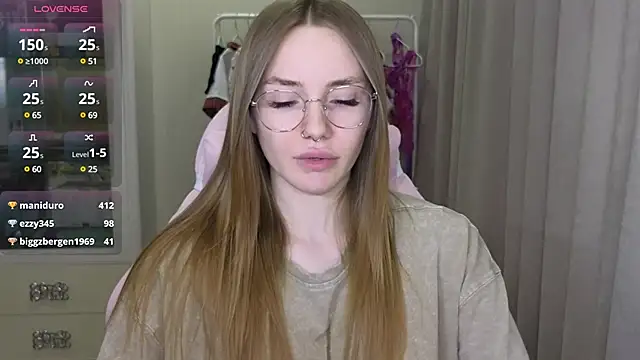 Snapshot of littlevildevil chatting on February 22, 1:24 pm littlevildevil online show from February 22, 1:24 pm