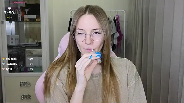 Snapshot of littlevildevil chatting on February 26, 2:25 pm littlevildevil online show from February 26, 2:25 pm