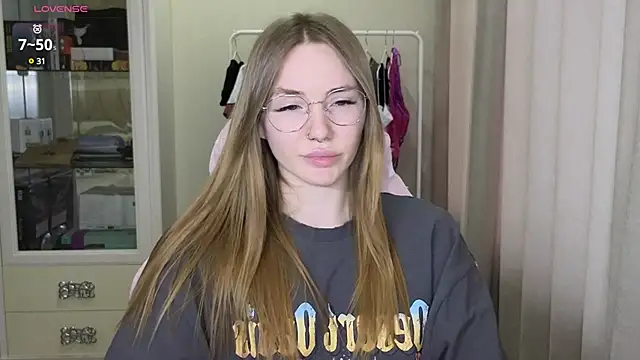 Snapshot of littlevildevil chatting on February 28, 11:14 am littlevildevil online show from February 28, 11:14 am