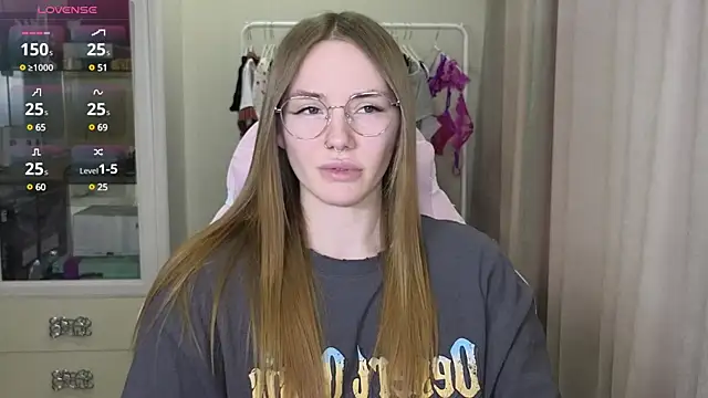 Snapshot of littlevildevil chatting on March 3, 12:05 pm littlevildevil online show from March 3, 12:05 pm