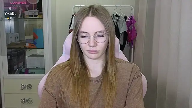 Snapshot of littlevildevil chatting on March 5, 11:17 am littlevildevil online show from March 5, 11:17 am