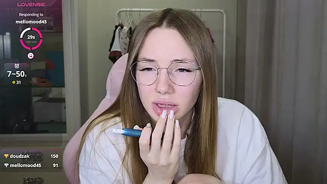 Snapshot of littlevildevil chatting on March 7, 11:18 am littlevildevil online show from March 7, 11:18 am