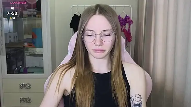 Snapshot of littlevildevil chatting on March 8, 12:09 pm littlevildevil online show from March 8, 12:09 pm