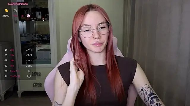 Snapshot of littlevildevil chatting on October 18, 11:00 am littlevildevil online show from October 18, 11:00 am