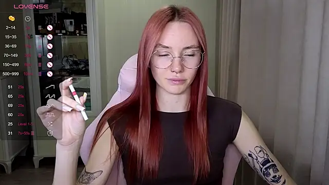 Snapshot of littlevildevil chatting on October 21, 10:49 am littlevildevil online show from October 21, 10:49 am