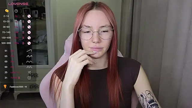 Snapshot of littlevildevil chatting on October 31, 11:00 am littlevildevil online show from October 31, 11:00 am